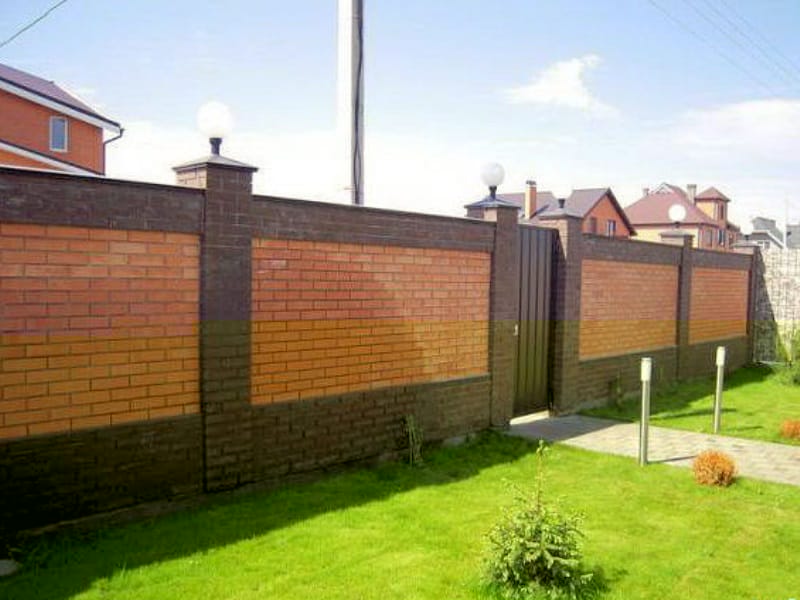 Кирпичные заборы
